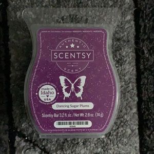 Scentsy dancing sugar plum wax !!